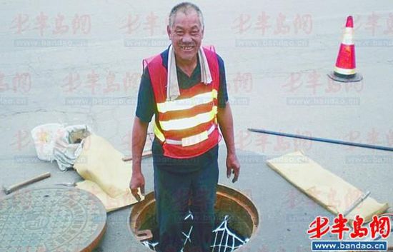 进行了严格的理论知识考试、操作技能考核及综合评审